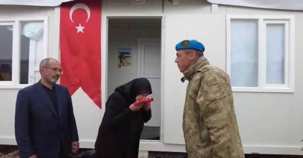 Mehmetçik'ten Şehit Piyade Üsteğmen Serkan Erkuş'un Malatya'da yaşayan ve depremden etkilenen ailesine anlamlı - Ankara haber