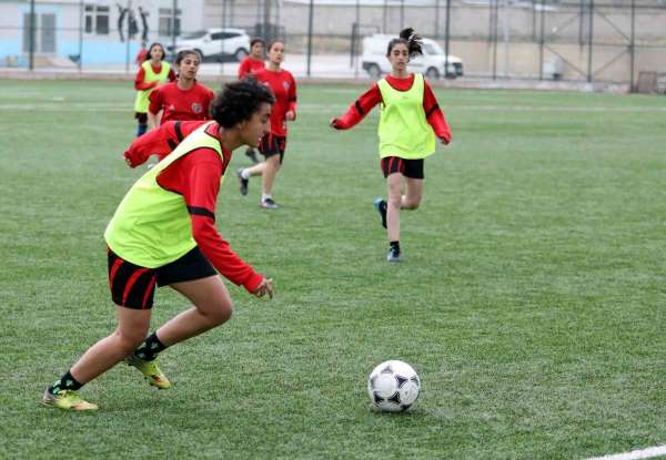 Van Büyükşehir Kadın Futbol Takımı yeni sezona hazır - Van haber