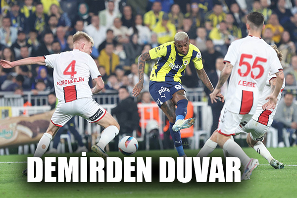 Kadıköy'de demirden duvar