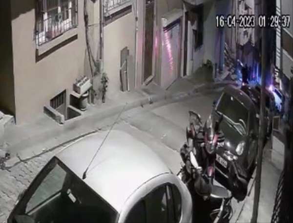 İstanbul'da bakkala silahlı saldırı kamerada: Motosikletle gelip kurşun yağdırdılar