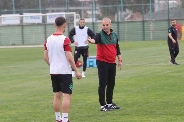 Erkan Sözeri: 'Suni çim yüzünden oyuncularımız sakatlandı'