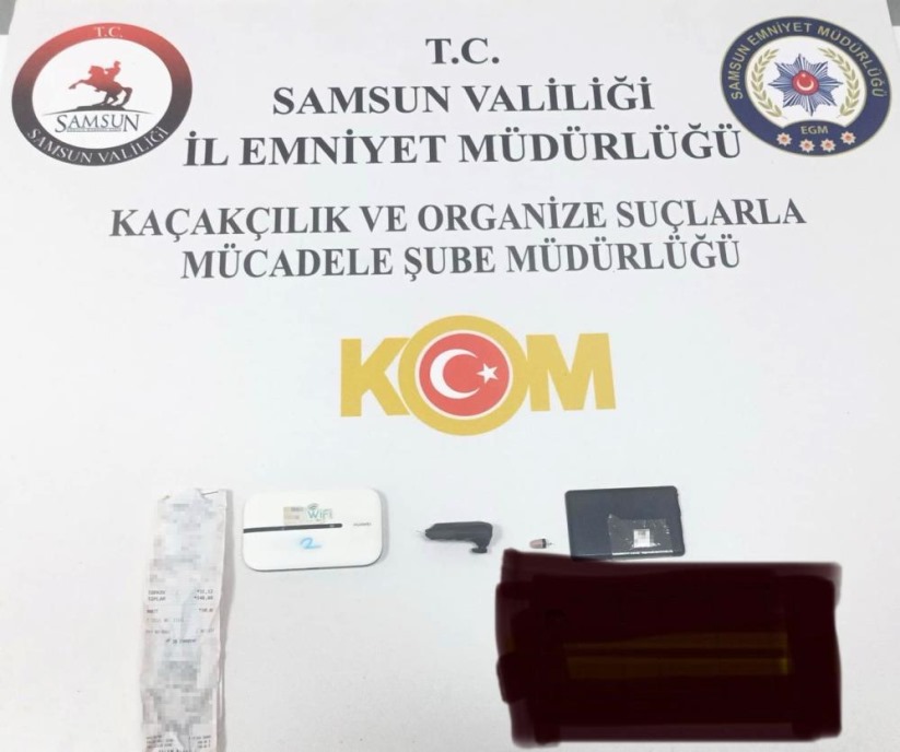 Samsun'da ehliyet sınavına kopya düzeneğiyle girerken yakalandılar