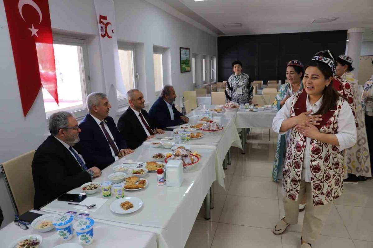 Fırat Üniversitesinde Özbek akademisyenlerden anlamlı 'Şükran Günü'