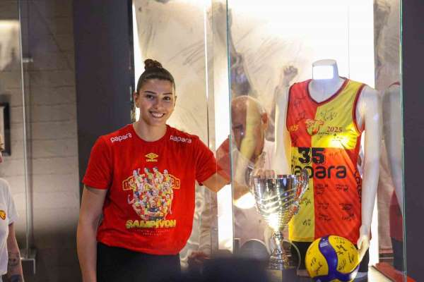 Göztepe Voleybol, kaptan Ceren'le sözleşme uzattı