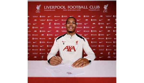 Liverpool, Virgil van Dijk'ın sözleşmesini uzattı