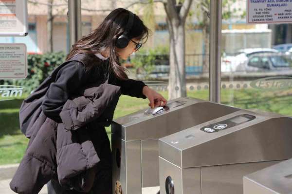 Türkiye'nin en uzun öğrenci abonman kartı Eskişehir'de