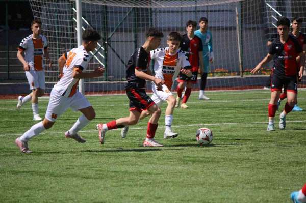 U 16 Türkiye Futbol Şampiyonası 1. Kademe müsabakaları Karabük'te başladı