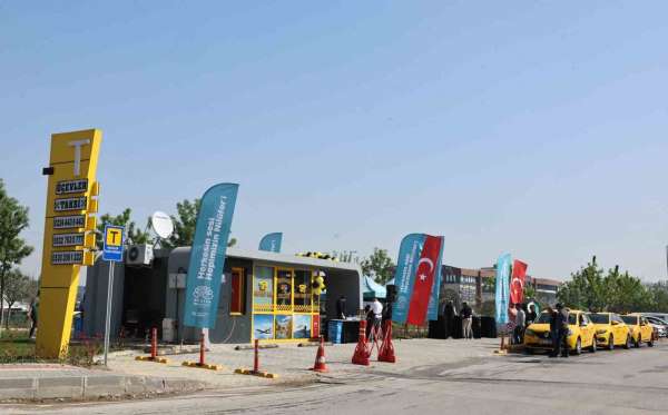 Üçevler'de modern taksi durağı hizmete açıldı