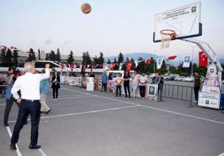 Sokak Basketbol Turnuvası Başkan Kara'nın atışıyla başladı
