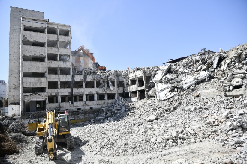 Samsun'da belediye binasında yıkım çalışmalarında sona gelindi