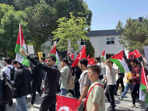 İstanbul'da üniversite öğrencileri Filistin için yürüdü