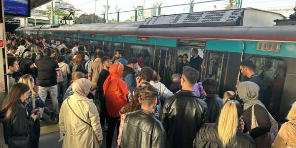 Marmaray'da bir kişi raylara atlayarak intihar etti