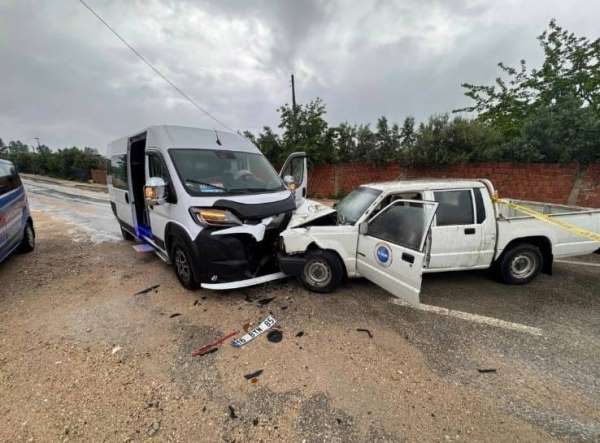Bursa'da feci kaza: 1 ölü 2 yaralı