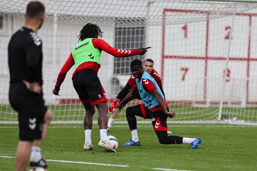 Samsunspor, maç saatini beklemeye başladı