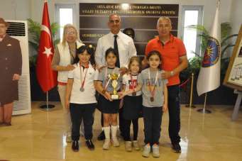 GKV'nin altın kulaçları şampiyonluk madalya ve kupalarını kaptırmadı