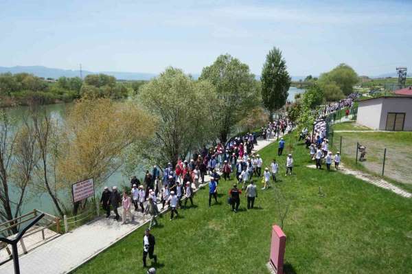 Muş'ta gençlik şöleni: Doğa yürüyüşü ve etkinliklerle 19 Mayıs kutlandı