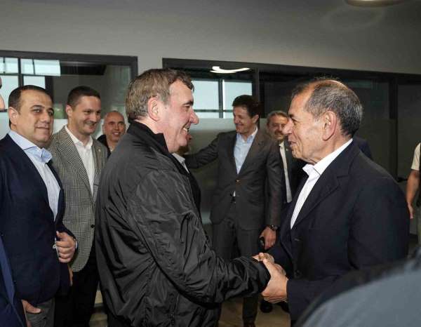 UEFA Kupası zaferinin efsaneleri Kemerburgaz Metin Oktay Tesisleri'nde buluştu