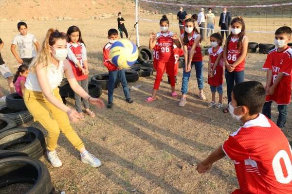 TVF'den Siirtli çocuklara voleybol seti ve forma 