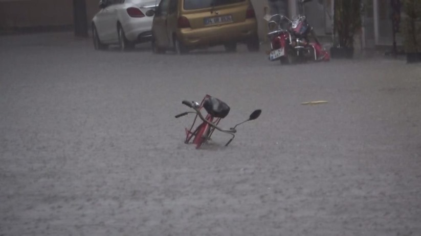24 saatte Samsun merkeze 31,1 kilo yağış düştü