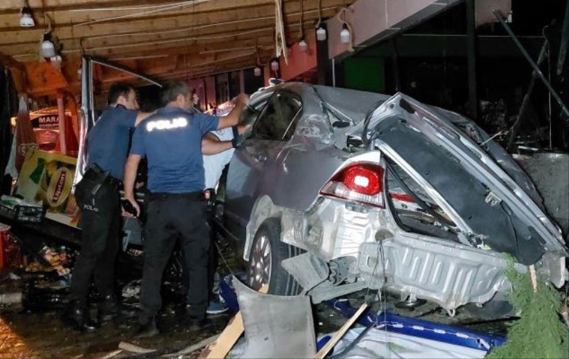 Samsun'da 25 metre takla atan otomobil dükkana çarptı: 2 ölü - Samsun haber