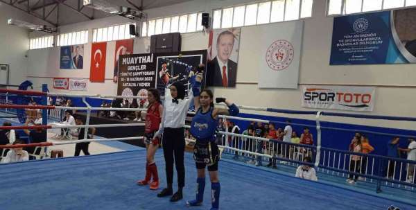 Bitlisli sporcu Özlem Melek Korkmaz, Muaythai Türkiye Şampiyonu oldu - Bitlis haber