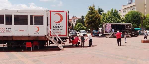 Kızılay ile Trabzonspor araçları Tavşanlı'da - Kütahya haber