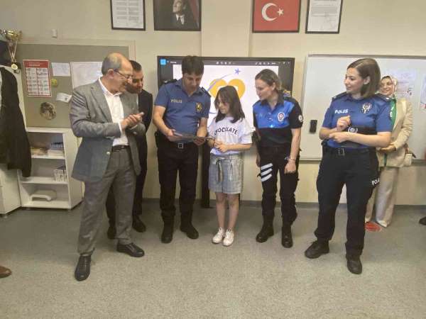 Maltepe'de polislerden şehit çocuklarına karne sürprizi - İstanbul haber