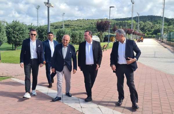 TFF Başkanı Mehmet Büyükekşi, Ampute Milli Takımı ile bir araya geldi - İstanbul haber