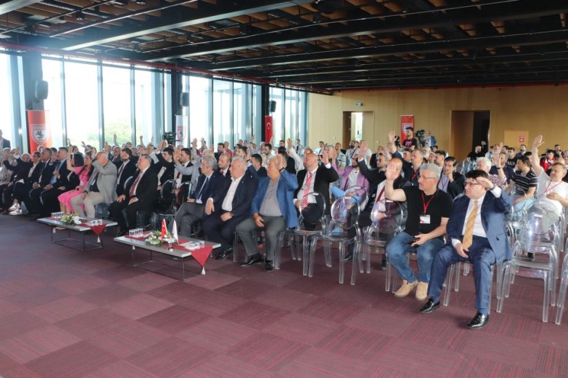 Samsunspor'da Yüksel Yıldırım, katılamadığı kongrede yeniden başkan seçildi