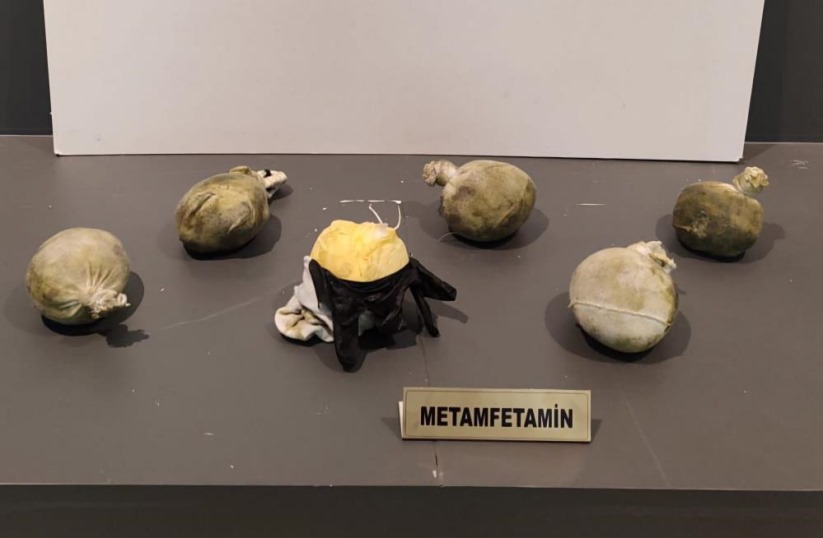 Samsun'da bir araçta 1 kilo metamfetamin ele geçirildi: 3 gözaltı