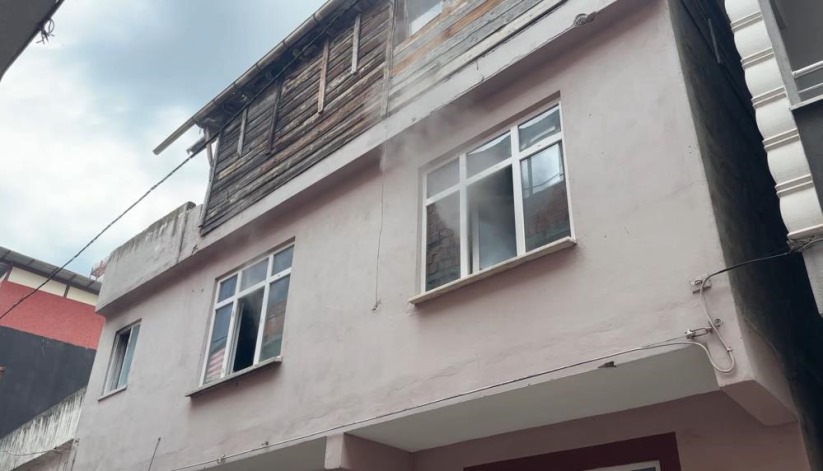 Samsun'da ev yangını: Anne ve kızı dumandan etkilendi