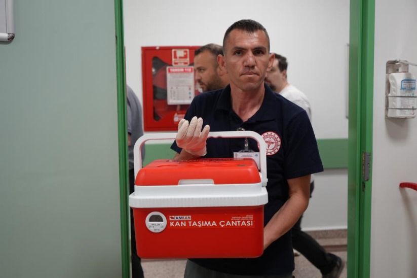 Samsun'da hayat kurtaran 100. kök hücre bağışı, pasta kesilerek kutlandı
