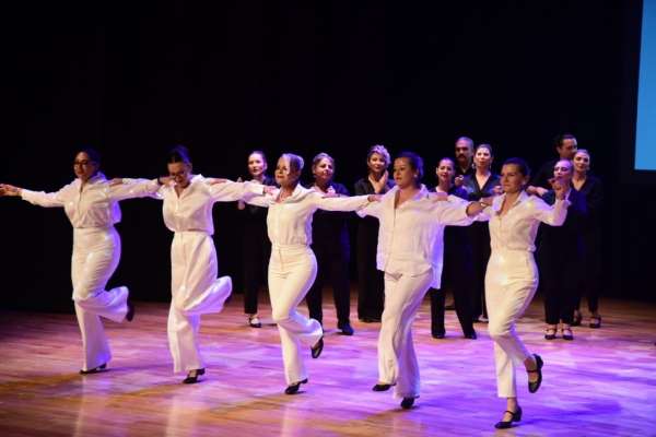 Anadolu Üniversitesi'nde Halk Dansları ve Sirtaki Gösterisi