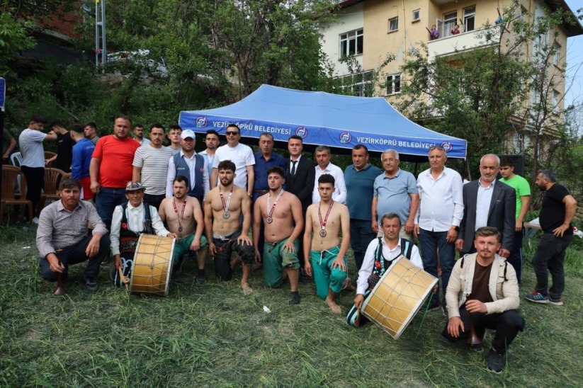 Samsun'da 6 asırlık gelenek yaşatıldı: Düğün ve güreş coşkusu bir arada