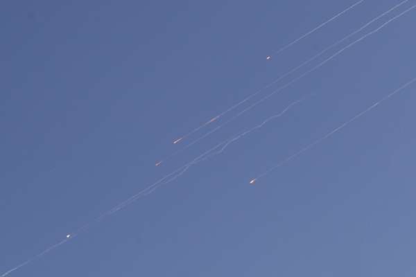 İran'dan İsrail'e yeni saldırı: Tel Aviv ve Kudüs'ten patlama sesleri yükseldi