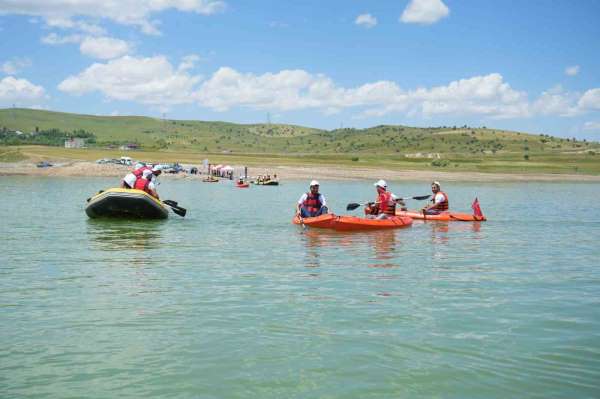 Muş'ta kano ve rafting heyecanı