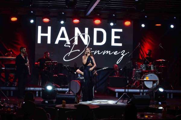Müzik dünyasının sevilen ismi Bodrum'da hayranlarına unutulmaz bir gece yaşattı