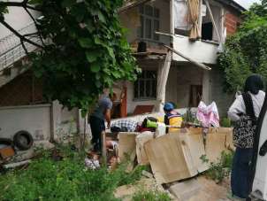 Niksar'da evin balkonu çöktü, 1 kişi yaralandı