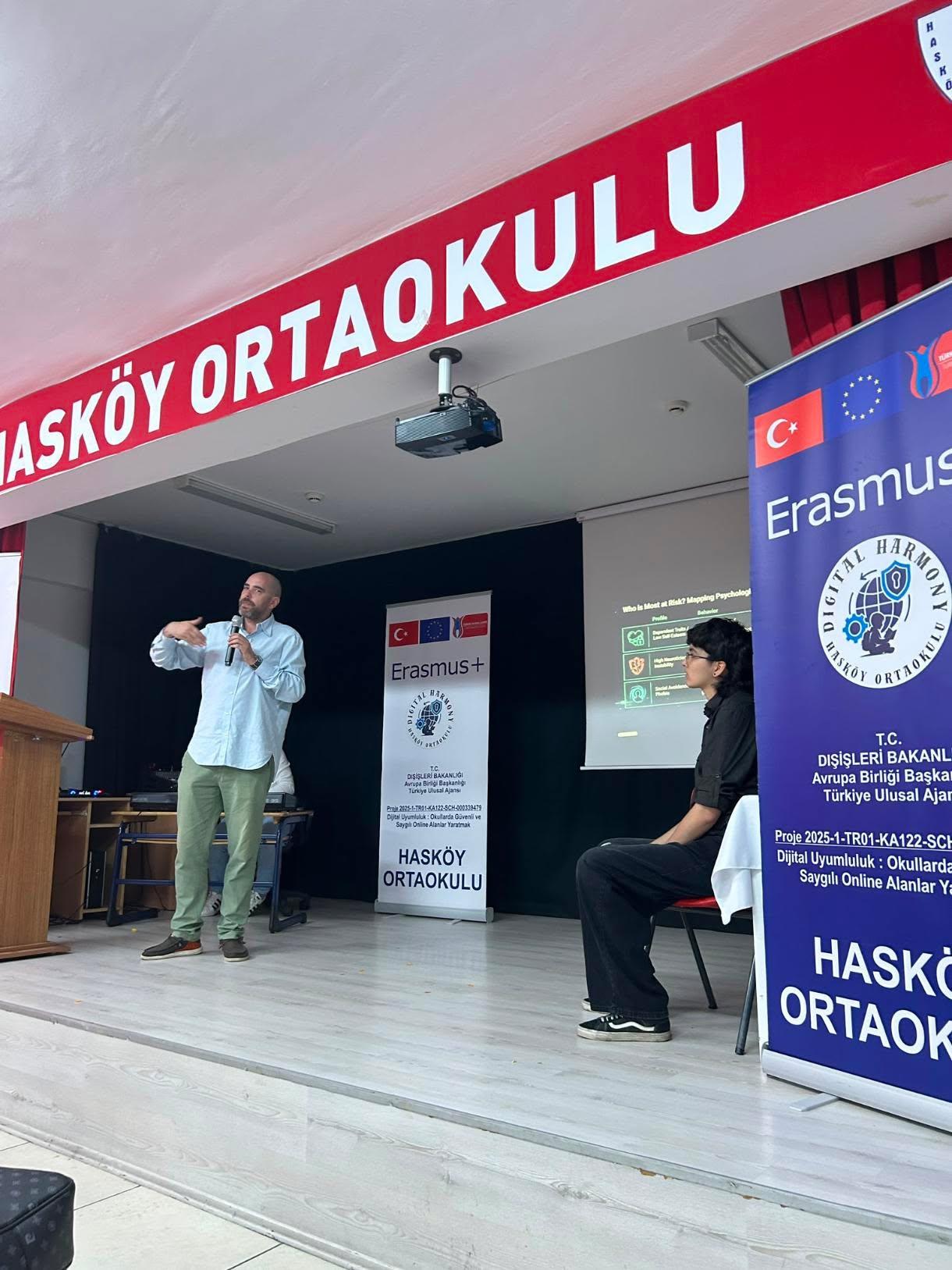 Hasköy Ortaokulu'ndan Dijital Gelecek İçin Önemli Adım: 'Güvenli ve Saygılı Online Alanlar'