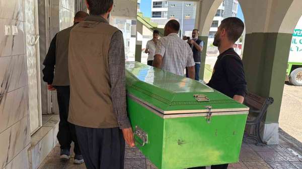 Karaman'daki kazada ölen 3 kardeş Siverek'te yan yana toprağa verildi
