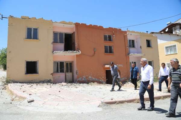 Depreme dayanıksız olan Orduzu Belediye Binası yıkıldı 