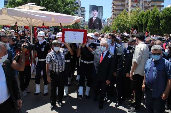 Şehit Polis Semih Güzelay, İzmir'de son yolculuğuna uğurlandı
