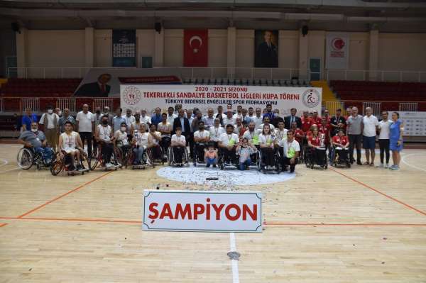Demir Kartal GSK Tekerlekli Sandalye Basketbol Takımı namağlup şampiyon