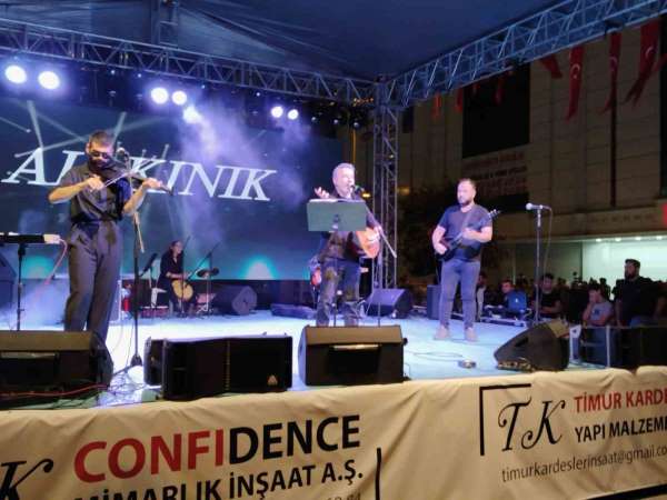 Ali Kınık, ŞEGAFED Sultanbeyli'de 15 Temmuz şehitleri için konseri verdi