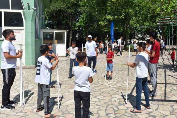 Diyarbakır'da 15 antrenörden oluşan mobil ekip Kur'an kursu öğrencilerinin yeteneklerini keşfediyor