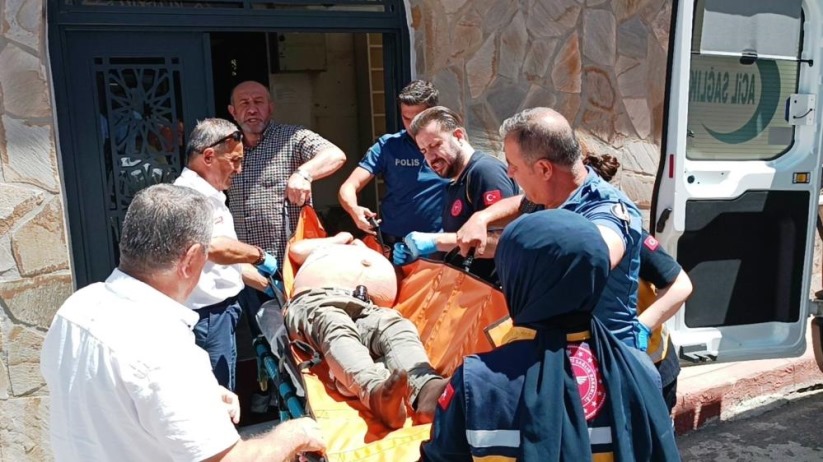 Samsun'da camide sızan adamı cemaat uyandıramadı, ambulansla hastaneye kaldırıldı