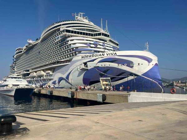 Dev gemi Bodrum'a ilk kez geldi