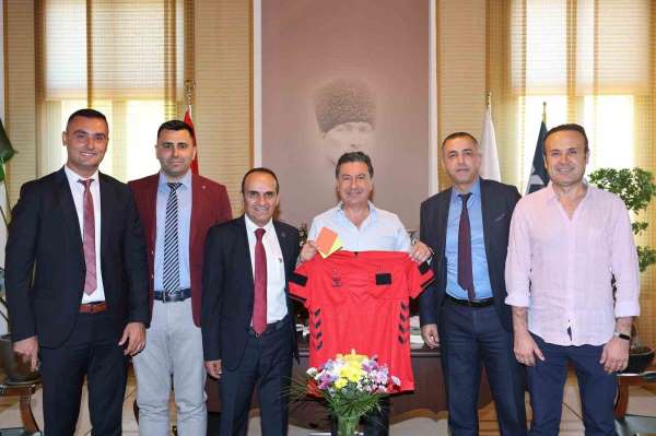 Türkiye Faal Futbol Hakemleri ve Gözlemcileri Derneği'nden Başkan Aras'a ziyaret
