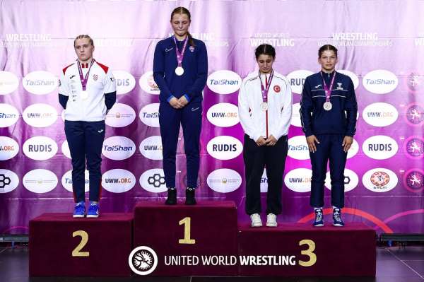 BARÜ'lü sporculardan Avrupa Güreş Şampiyonası'nda 2 madalya