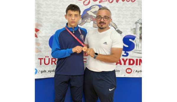 Kütahyalı güreşçi Mert Başarı Türkiye üçüncüsü oldu